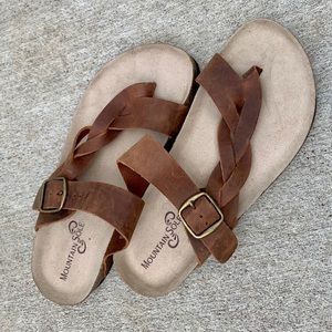Mountain Sole Flat Leather Sandal 8M